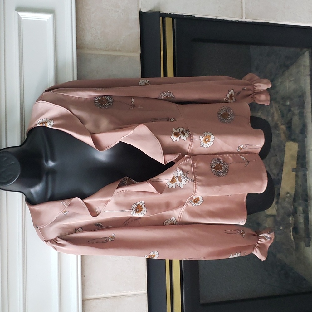 💥4/$20 Astr Pink Floral Satin Blouse. Size L.